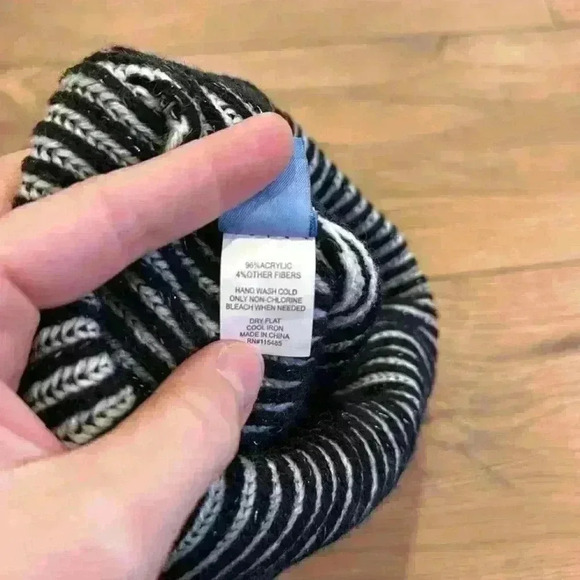 Simply Vera Wang Women’s Black White Stripe Beanie Hat With Cuff Silver Accent - Picture 6 of 7